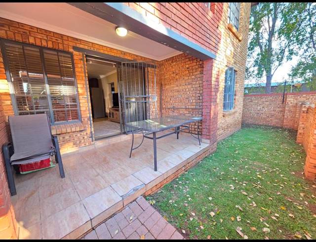 2 BEDROOM PROPERTY TO RENT IN GOLF PARK